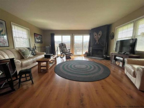 Close to skiing and hiking, walk to main street Tannersville